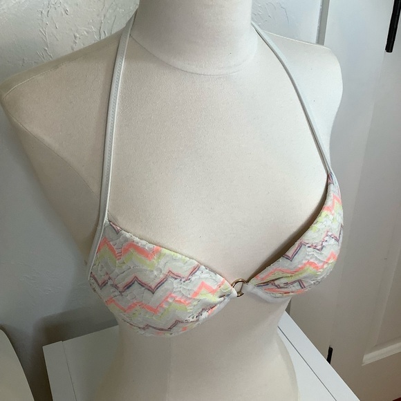 VS geometric halter bikini top push up size 32B - Picture 9 of 11